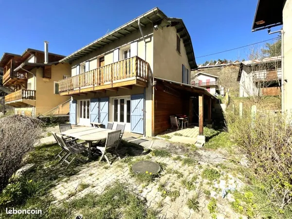 Charmante maison avec appartement indépendant à vendre à Allos
