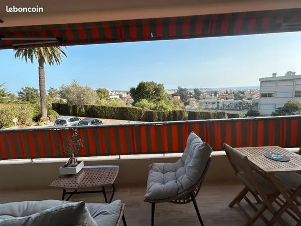 Antibes - Quartier Badine - Magnifique Appartement 2 pièces de 48 m² rénové, vue mer, plein sud