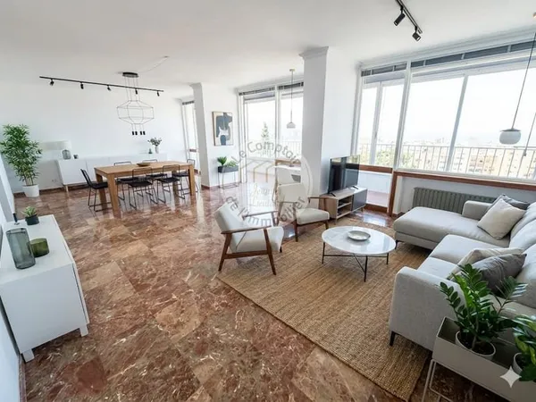 SUPER ROUVIERE: VASTE APPARTEMENT DE 97M2 EN TRIPLE MODULE -