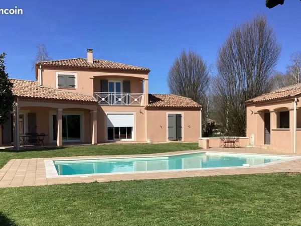 Maison 136 m2 3chb avec piscine