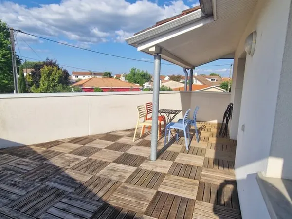 APPARTEMENT T2 avec TERRASSE et PARKING / VILLENAVE D'ORNON