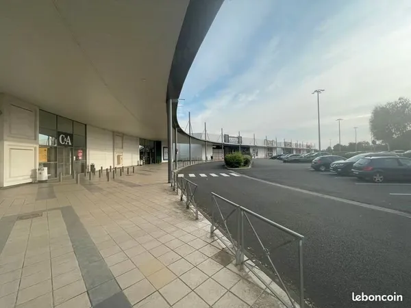 Local commercial 1 350 m²