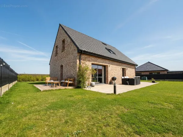 Maison individuelle - semi plain pied - 133m2 - 4 chambres - jardin - parking privatif