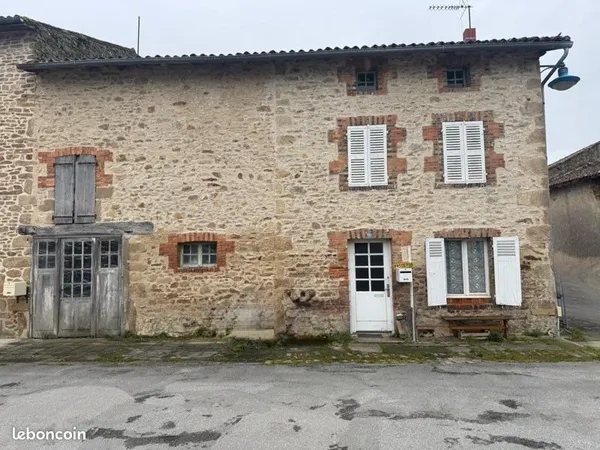 Maison 2 chambres centre ville Roussac