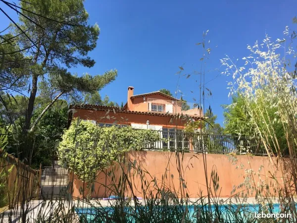 Villa au calme avec piscine à Lorgues