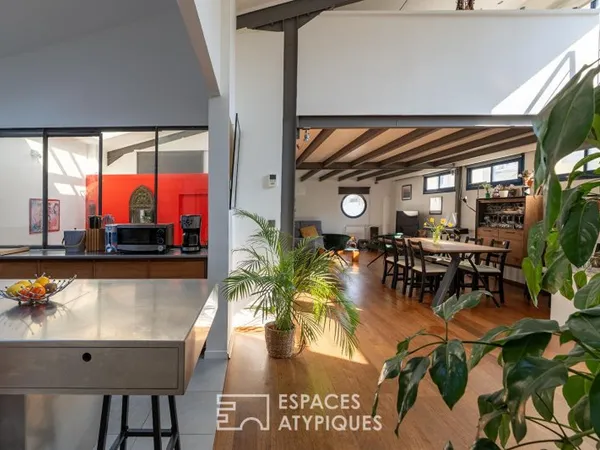 Superbe loft lové dans une ancienne fabrique de Vitrail .