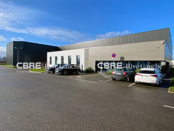 Local industriel 2141 m²