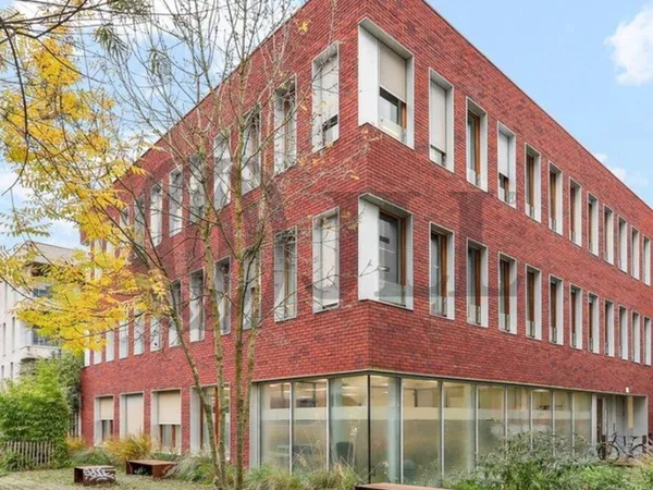 Bureau 683 m²