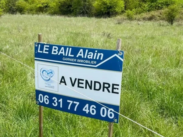 Saint Christol - terrain de 3116 m² dont 1857 m² Constructibles