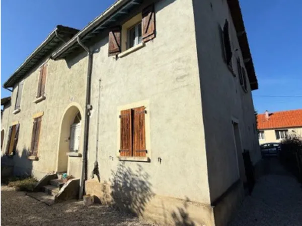 APPARTEMENT DE 80 M² AVEC COUR ET TERRAIN