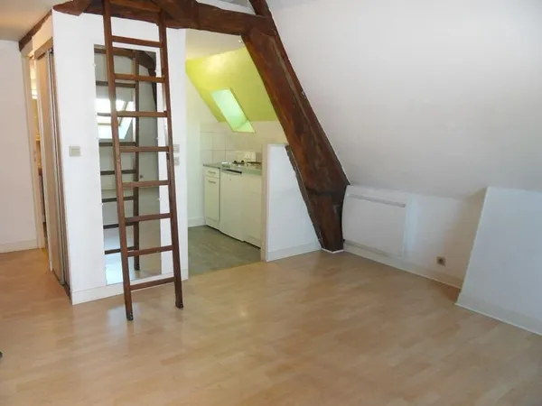STUDIO (21 m2) COMPIEGNE CENTRE VILLE
