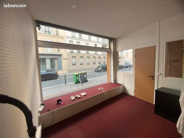 “Local activité : stockage 72 m² + bureaux 50 m² - accès camion - 3.10m HSP”