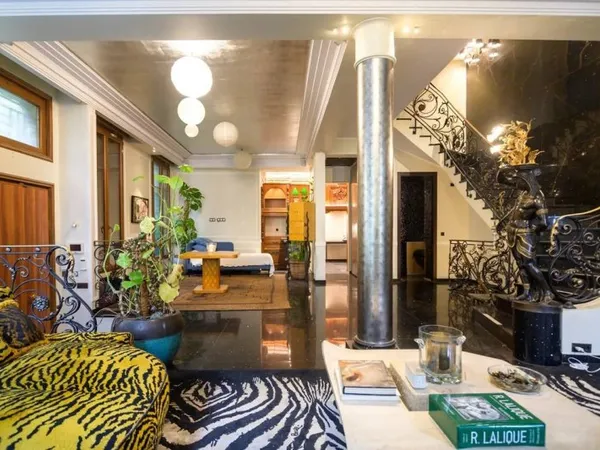 Maison 6 pièces 366 m²