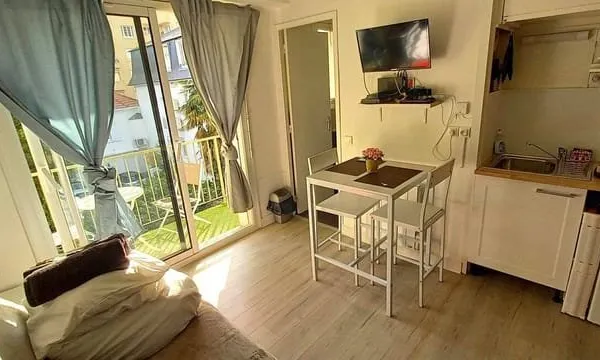 Studio 1 pièce 13 m²