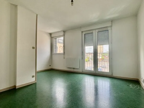 Proche Fac de lettres et CHU , Studio avec place de parking