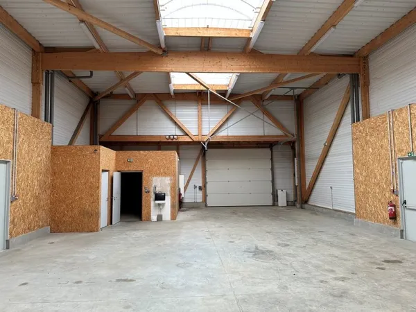 local d'activite artisanal ou commercial 200 m²