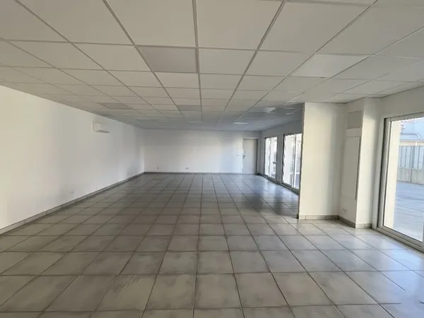Bureaux - 234 m2 - Sollies-Pont