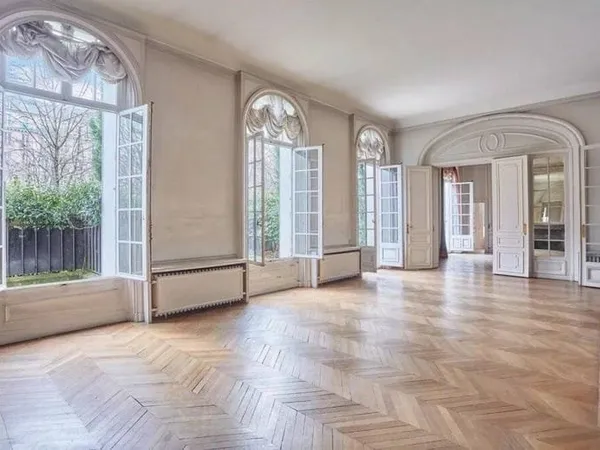 Appartement 6 pièces 201 m²
