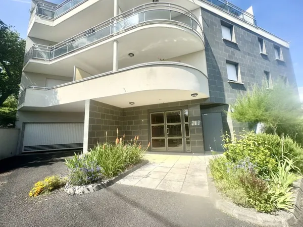 Appartement 4 pièces avec 3 terrasses, garage et cave Résidence de standing