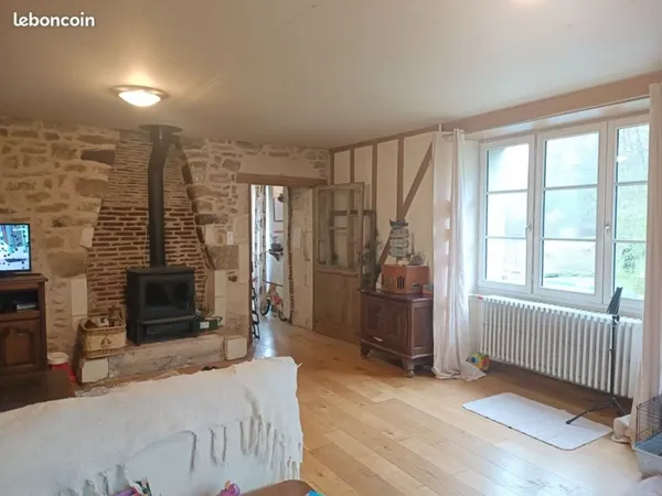 A vendre propriété avec ruisseaux et foret