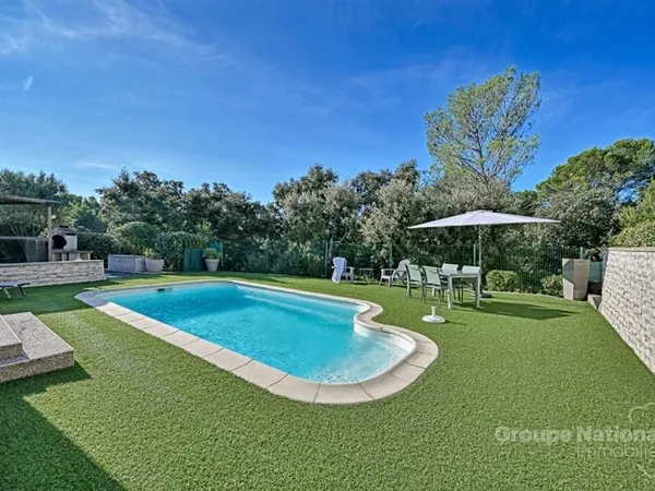 POULX Villa avec jardin et piscine