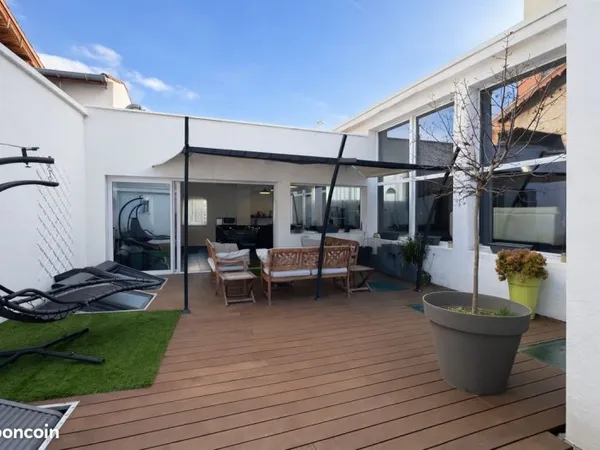Duplex 6 pièces 250 m²