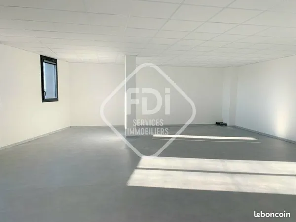 BUREAUX 266 m² GIGNAC