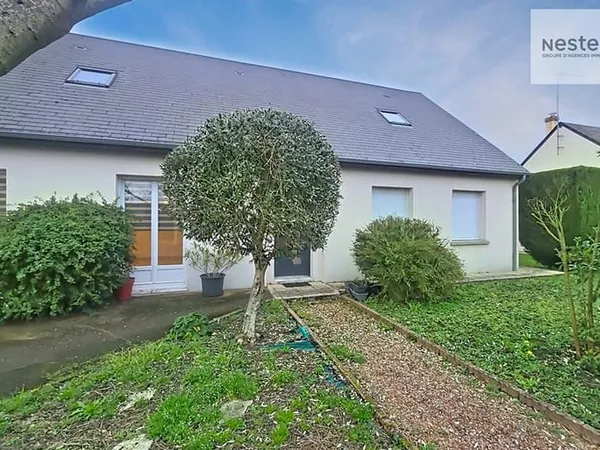 LARCAY : Spacieuse maison familiale avec 5 chambres et jardin.
