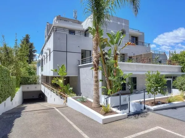 Cannes — Montfleury | Élégance Et Prestige À Vendre — Superbe 2 Pièces Avec Terrasse Paysagée & Gara