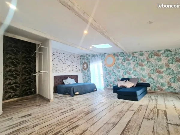 Maison de village rénovée - Centre-ville, proche église - 120 m² avec garage - 109 000