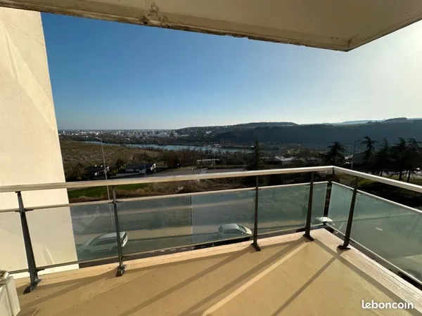 Talant appartement rénové 4 pièces vue lac