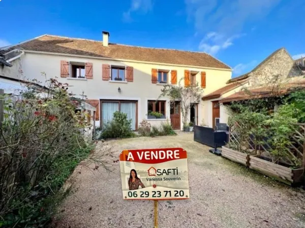 Vaste maison en pierre restaurée en centre ville
