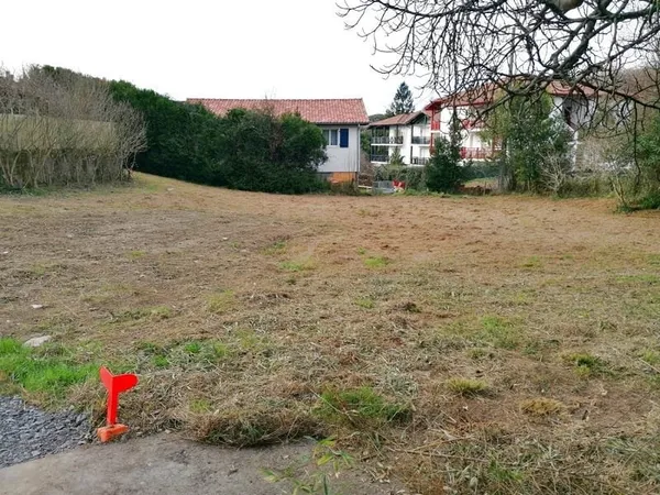 TERRAIN A BATIR HENDAYE PROCHE CENTRE VILLE ET BELCENIA