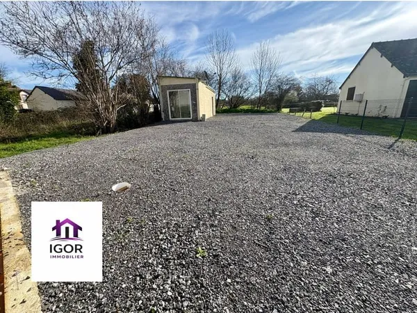 Terrain constructible en plein bourg Lusanger