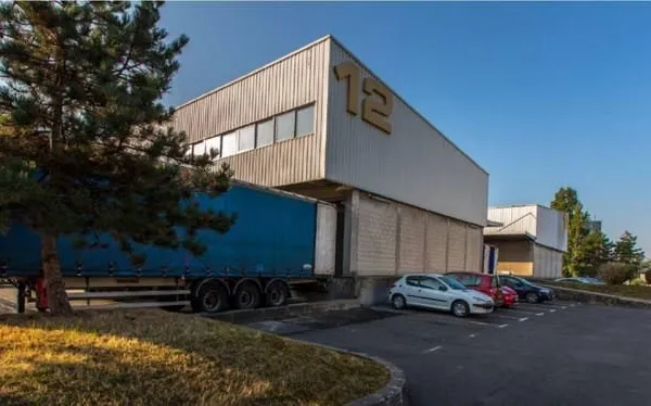 Entrepôt 2306 m²