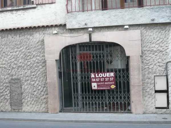 GIGNAC CENTRE VILLE LOCAL COMMERCIAL A LOUER