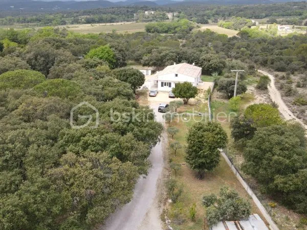 Maison 8 pièces 317 m²