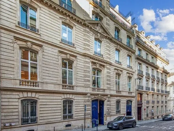 Bureaux 758 m²