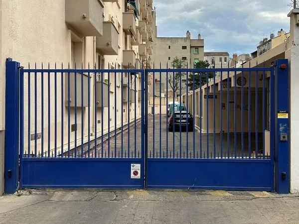 🚗 / ​🚛​ / 🏍️​ Parking sécurisé (hauteur : 2,35m) - 6 rue de l'Eguier 13004