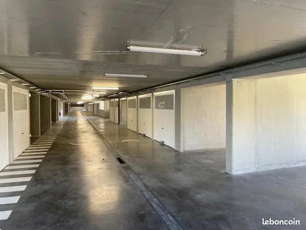 Place de parking couverte sécurisée