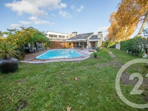 Maison 8 pièces 204 m²
