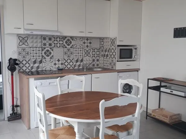 Studio indépendant meublé avec parking