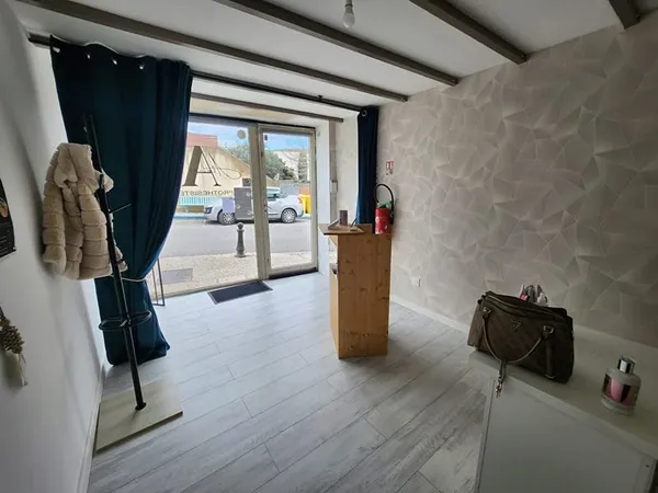 EXCLUSIVITE A SAINT SATURNIN LES AVIGNON - IMMEUBLE A VENDRE AVEC LOCAL COMMERCIAL AU REZ DE CHAUSSE