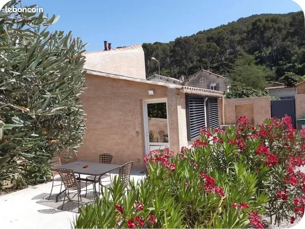 Appartement type 1 meuble et equipe avec terrasse quartier le redon / luminy