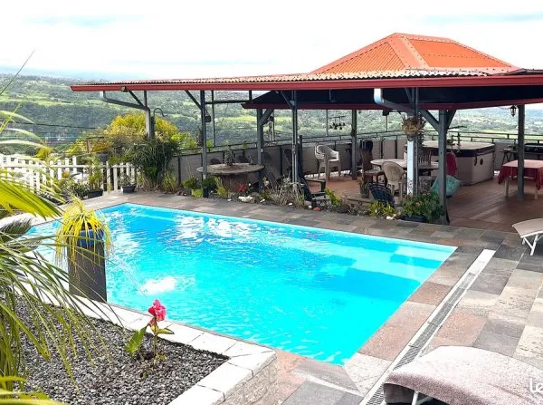 Entre Deux Direct propriétaire : Villa + Appartement 244 m2 habitable sur 932m2 piscine jacuzzi gara