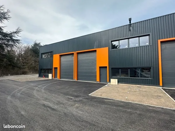 Local commercial artisanal 235m2, a louer