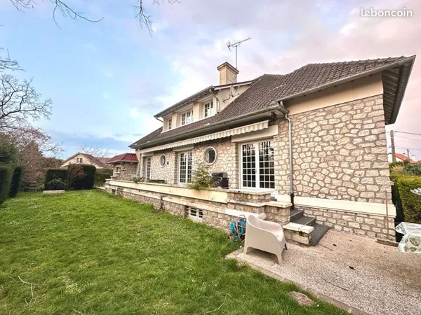 Maison 8 pièces 211 m²