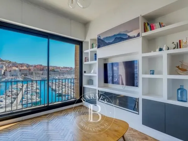 VENTE - MARSEILLE - VIEUX-PORT - APPARTEMENT SUR LE PORT ET LA MER REFAIT À NEUF - IMMEUBLE POUILLON