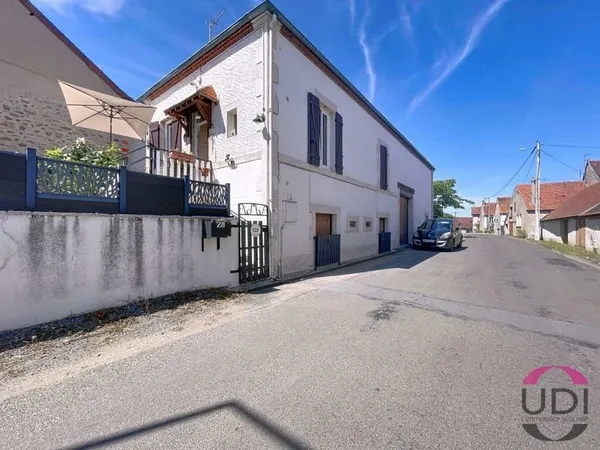 Maison à Huriel (secteur Beaumont) - Jardin clos de 840 m² et sous-sol complet