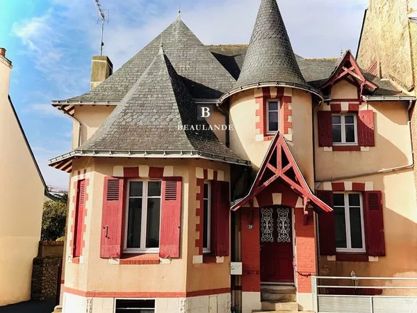 Charmante maison de ville d'env. 180 m² hab. située au pied des commerces et des commodités